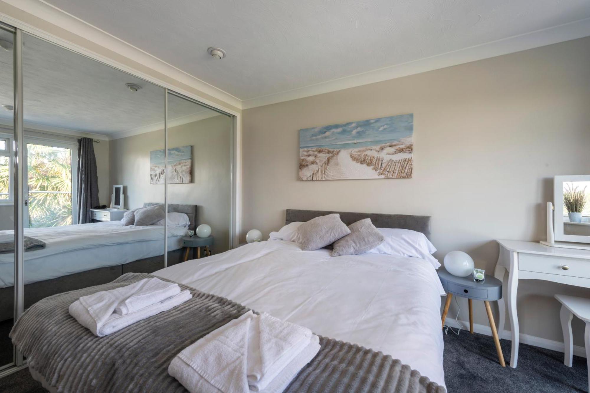 5 Bedroom Detached Beach House Poole Dış mekan fotoğraf