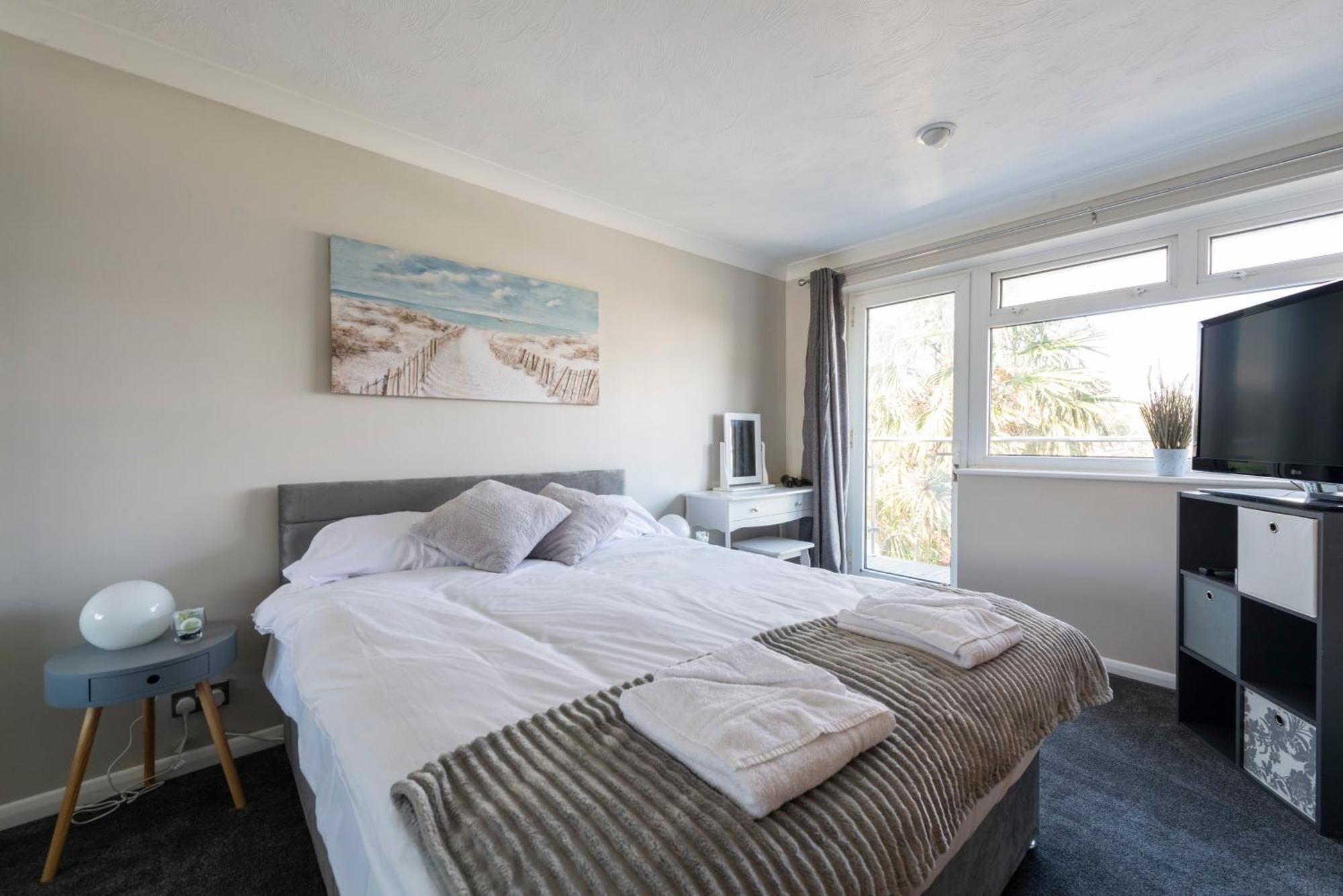 5 Bedroom Detached Beach House Poole Dış mekan fotoğraf